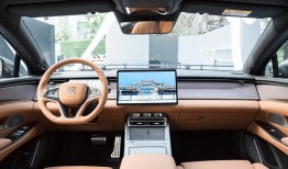 比亚迪汉L即将上市，纯电插混双选择，你更心动哪一款？